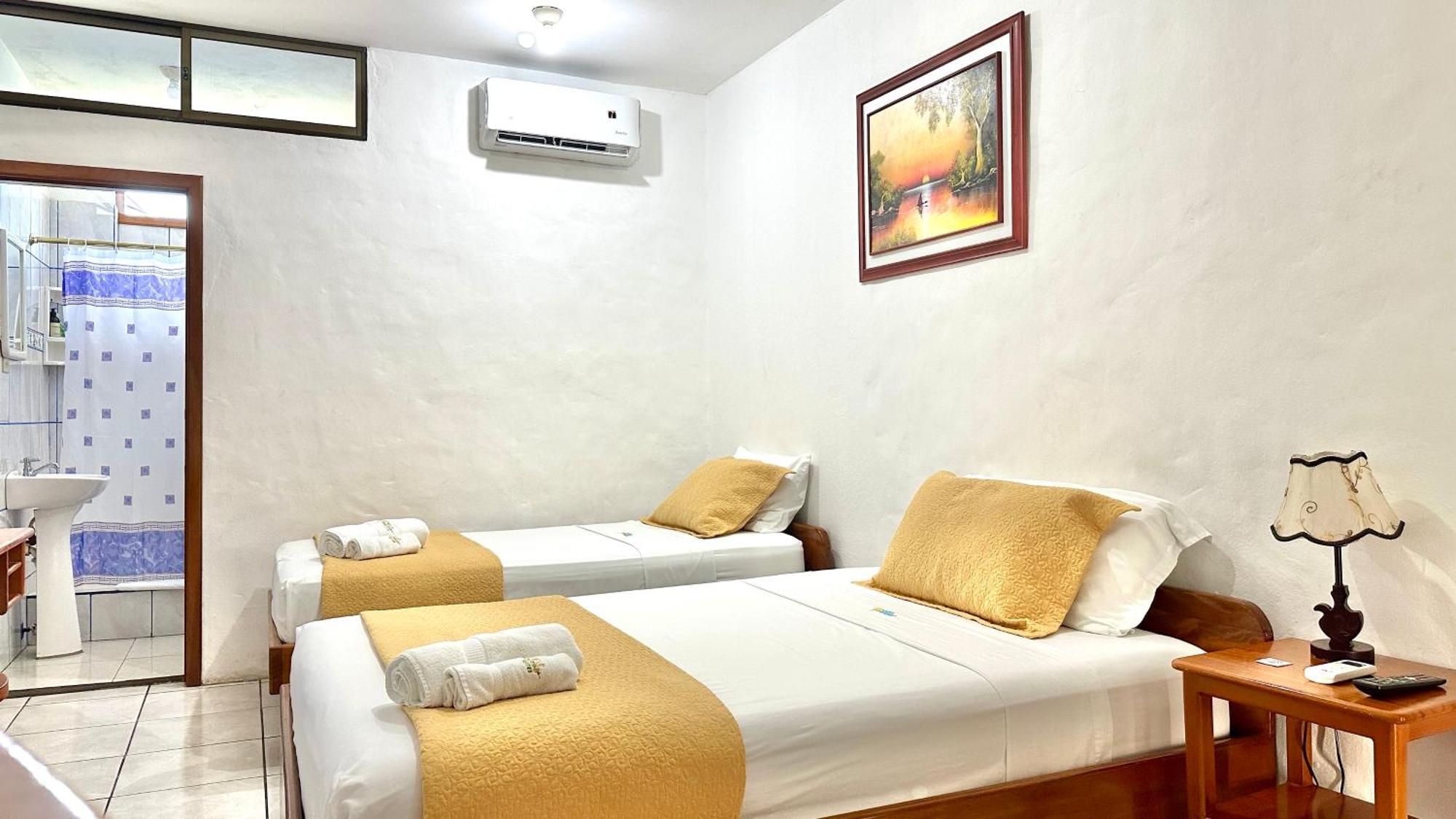 Hostal Suenos Silvestres Пуэрто-Айора Экстерьер фото